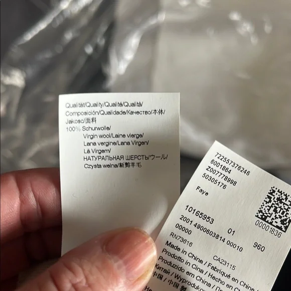 BOSS 100% virgin wool Knit long sleeved Medium - Picture 7 of 7